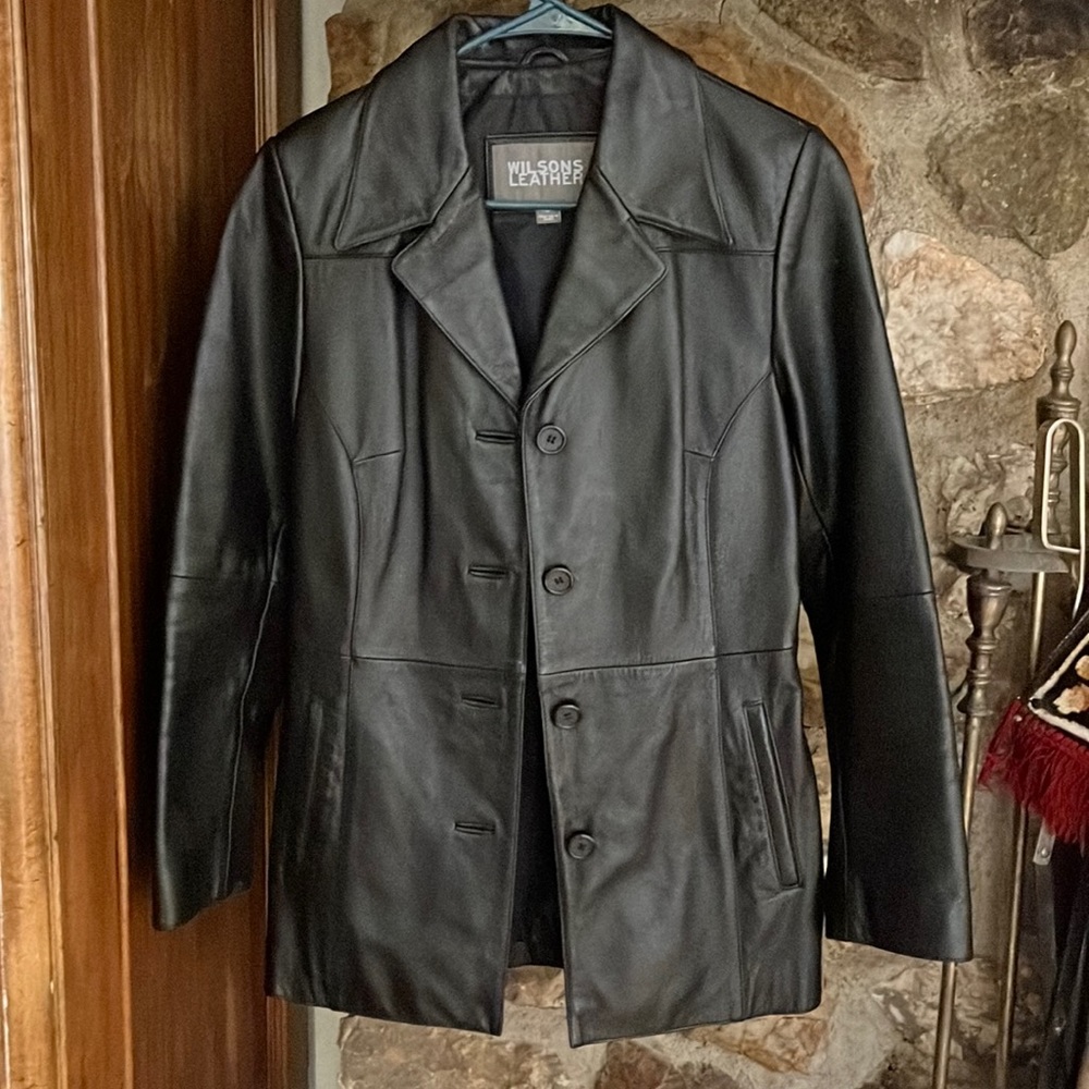 Wilson’s leather woman’s size Small thigh length jacket
